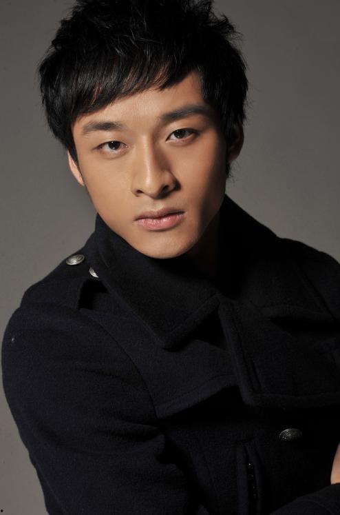 演员康家铭,光影交织下的演艺人生