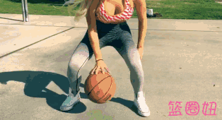 胸大腿长的女主播热舞,性感魅力引爆直播间