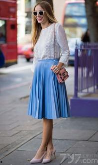 配百褶裙的上衣图片,搭配上衣的时尚指南