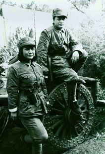 战火中青春的花絮,战火中的青春记忆与感动瞬间